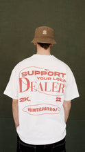 Cargar imagen en el visor de la galería, DEALER TEE WHITE/RED
